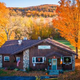Jimmy OConnor's Windham Mtn Inn，位于温德姆的酒店