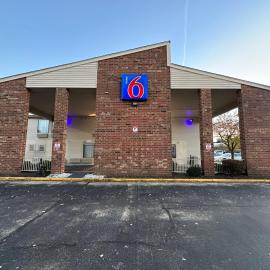 Motel 6-Greensboro, NC - Airport，位于Friendship的酒店