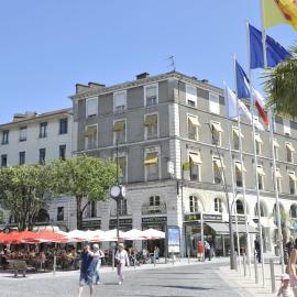Hotel Le Bourbon Pau Centre，位于波城的酒店