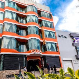 Hotel Miraflores，位于伊瓦拉的酒店