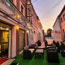 Boutique Hotel Golden Star，位于图兹拉的酒店