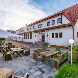 Hotel und Restaurant "Zur Zwiebel"，位于佩讷明德的酒店