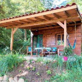Cabane dans les bois avec vue sur les Pyrénées，位于Saint-Laurent-de-Neste的酒店