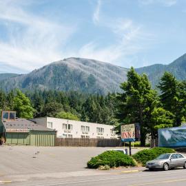 Columbia Gorge Inn，位于喀斯喀特洛克斯的酒店
