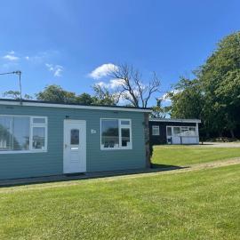 Idyllic Entire Chalet in Bideford Bay holiday Park near Clovelly，位于比迪福德的酒店