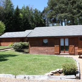 Volcans Vacances Les Chalets Du Lac，位于艾达的酒店