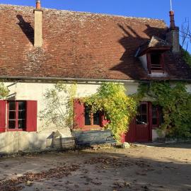 Charming Home by River Allier，位于勒维尔德的酒店