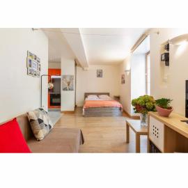 Location F1 neuf centre historique Riom (63) - Puy-de-Dôme, Auvergne，位于里永的酒店