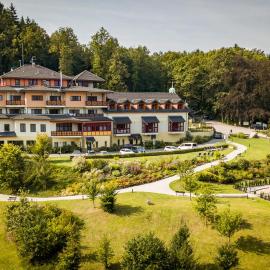Hotel Studanka，位于科内日诺河畔里赫诺夫的酒店