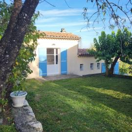 Nid douillet - LES FARGETTES - superbe vue - charmante petite maison avec jardin - 2 pièces à Privas，位于普里瓦的酒店