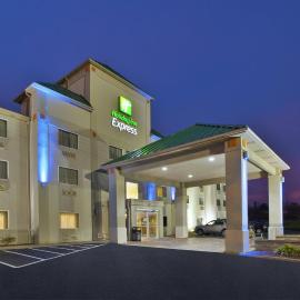Holiday Inn Express Irwin PA TPK Exit 67 by IHG，位于Irwin的酒店