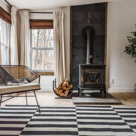 Pinewood Bungalow - Luxury Cabin, Kid-Friendly，位于卡茨基尔的酒店