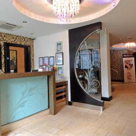 The BlueBell Hotel，位于尼思的酒店