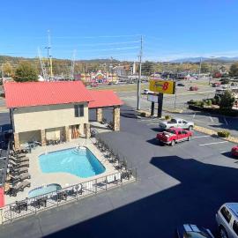 Super 8 by Wyndham Pigeon Forge Downtown，位于鸽子谷的酒店