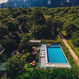 Khao Sok Royal Bamboo Lodges - SHA Certified，位于考索的酒店