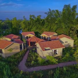 Aranyak Resort Kanha，位于Dhanwār的酒店