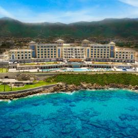 Merit Royal Premium Hotel Casino & SPA，位于凯里尼亚的酒店