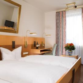 Hotel Dietmayr,位于诺伊马克特的酒店