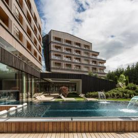 Falkensteiner Hotel Schladming l 4 Star Superior，位于斯拉德明的酒店