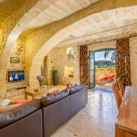Razzett Tuta Holiday Home，位于Kerċem的酒店