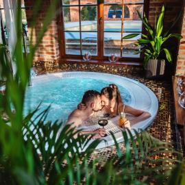 Żabi Dwór - HOTEL - RESTAURACJA - SPA,位于绿山城的酒店