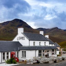 The Cluanie Inn，位于Glenmoriston的酒店