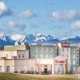 Ramada by Wyndham Hinton，位于欣顿的酒店