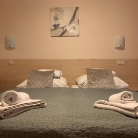 Nimród Hotel és Ètterem,位于莫雄马扎尔古堡的酒店