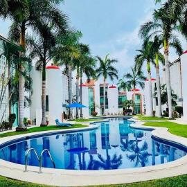 Lovely 3 bedroom condo with pool，位于伊斯塔帕的酒店