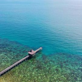 Private Luxury Villa in private beach resort，位于Telukmataikan的酒店