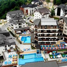 Milmari - Breakfast and pool，位于科帕奥尼克的酒店