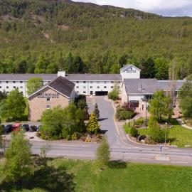 Macdonald Highlands Hotel at Macdonald Aviemore Resort，位于阿维莫尔的酒店