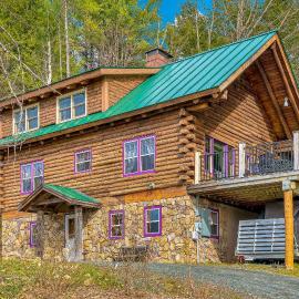 Wood Road Retreat，位于Quechee的酒店