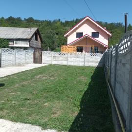 La Miruna，位于Comăneşti的酒店