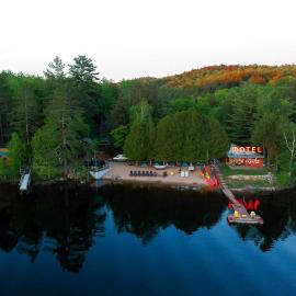 Motel Long Lake and Cottages，位于Long Lake的酒店
