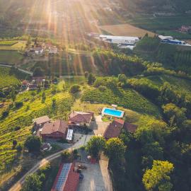 Tenuta MonteOliveto - Cottage Relax - Agriturismo nelle Langhe，位于Vesime的酒店