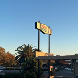 ROYAL MOTEL TRACY,位于特雷西的酒店