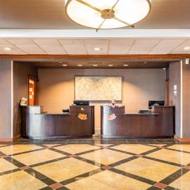 Wyndham Omaha Hotel - West Dodge，位于Maplewood Estates的酒店