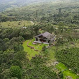 Rosewood Manor By Mountain Boutiques Luxury Collection - A retreat with Sinharaja rainforest views，位于Botiyatenna的酒店