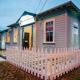 Ruapehu's 5-Star OLD POST OFFICE - Opulent 1-3 Bdr West Wing incl Sauna & Hot-Tub，位于Owhango的酒店
