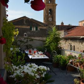 La Terrazza di Vico Olivi B&B，位于文蒂米利亚的酒店