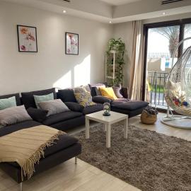 Lusail City Doha Qatar Love Bedroom with living room，位于Lusail的酒店