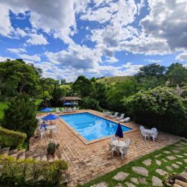 Chalés de Minas Hotel Fazenda，位于卡尚布的酒店