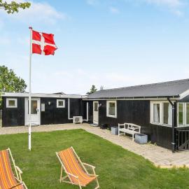 1 Bedroom Beautiful Home In Løgstør，位于Løgstør的酒店