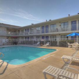 Motel 6 San Antonio, Tx Six Flags Fiesta TX - La Cantera Area,位于圣安东尼奥的酒店