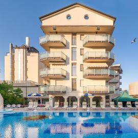 Universal Hotel，位于切尔维亚的酒店