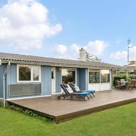 Nice Home In Fejø With Kitchen，位于Fejø的酒店