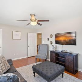 Cozy 3bedroom Bungalow In Davidson Sleeps 8，位于戴维森的酒店