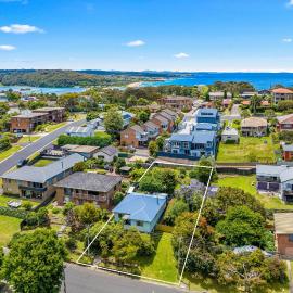 15 Clarke Street Narooma，位于纳鲁马的酒店