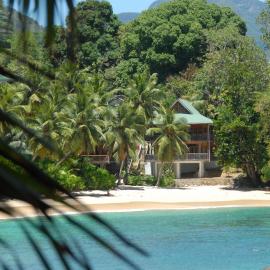 LÌlot Beach Chalets，位于Glacis的酒店